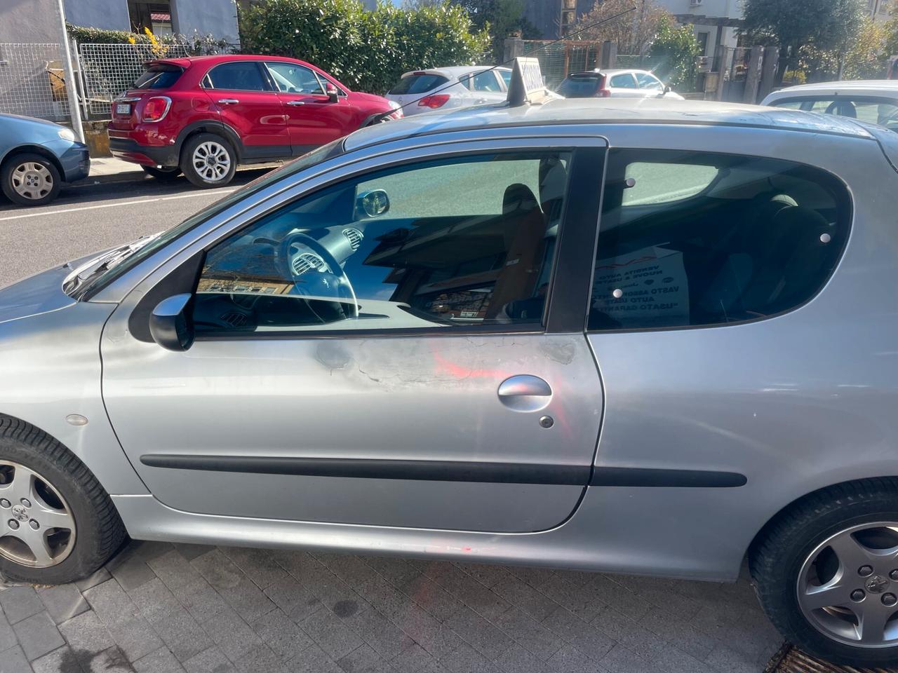 Peugeot 206 1.1 3p. XT