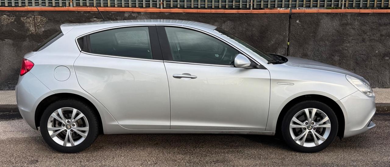 Alfa Romeo Giulietta 1.6 multijet INTERNI IN PELLE