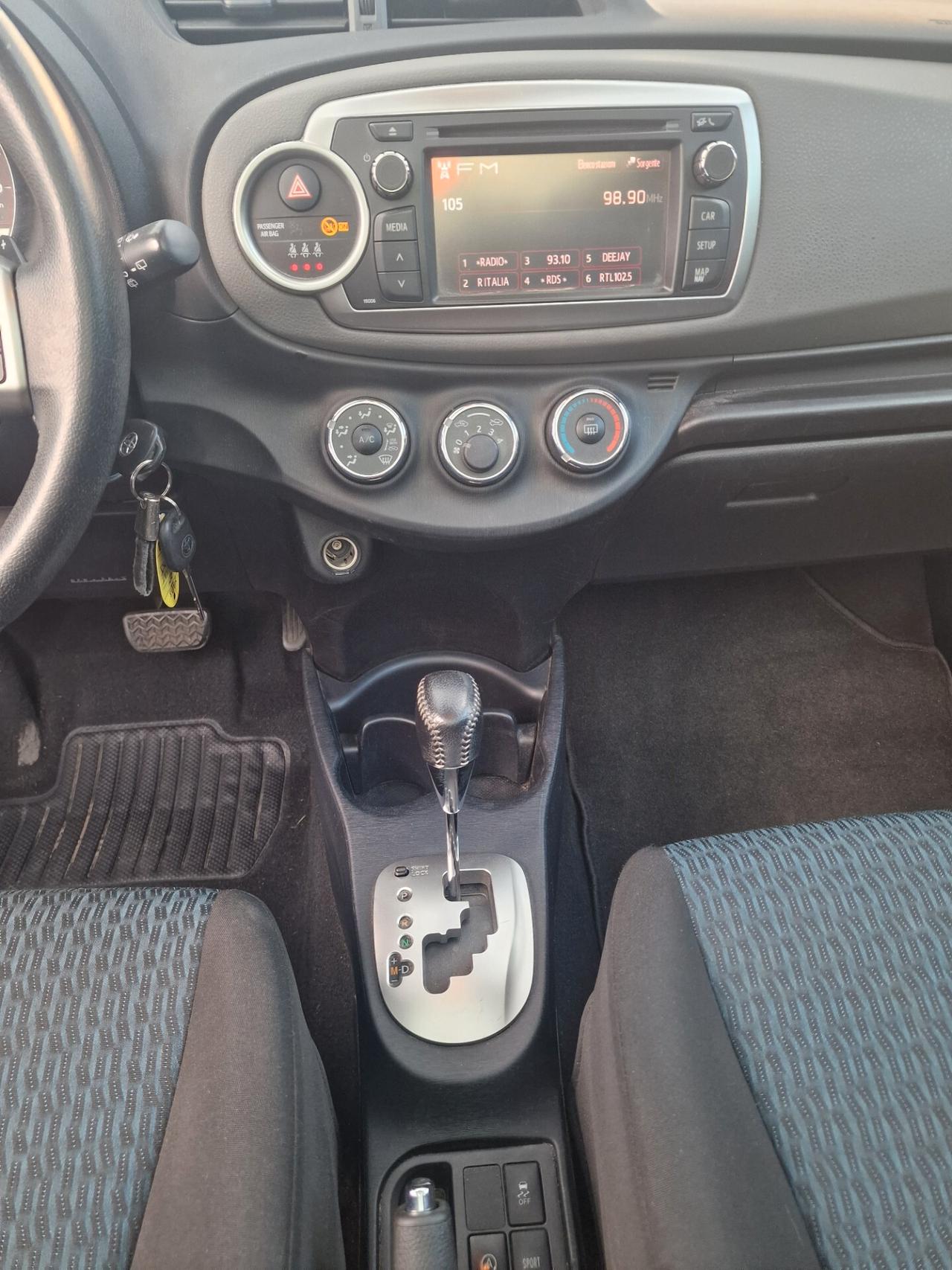 Toyota Yaris 1.3 5p Automatica