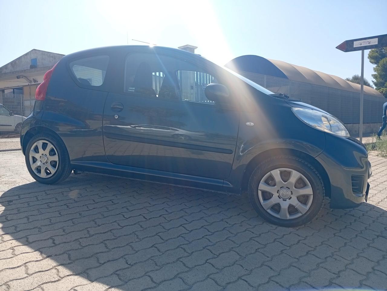 Peugeot 107 1.0 68CV 3p. Sweet Years