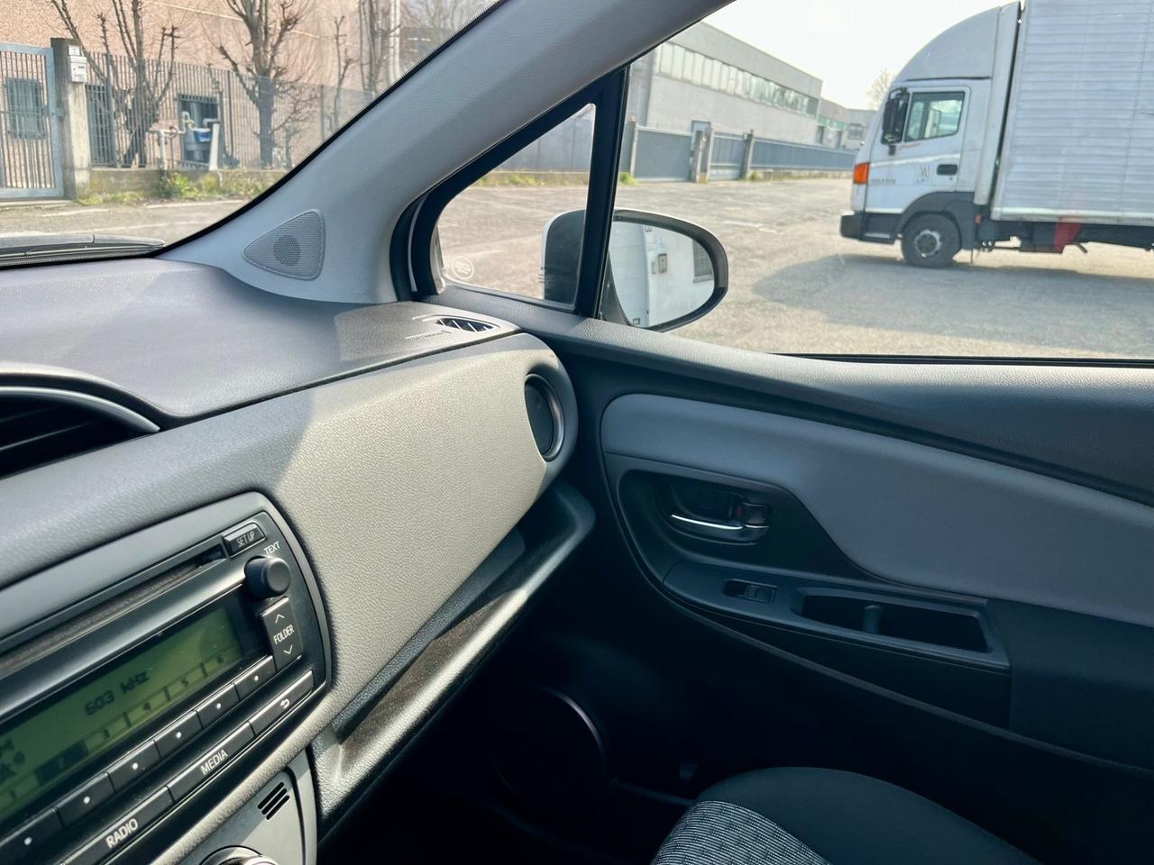 Toyota Yaris 1.5h 2015 61.000km pari al nuovo