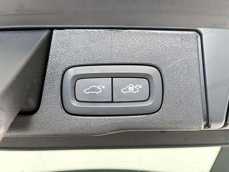 Volvo XC60 XC60 T6 PLUG IN RECHARGE PHEV PLUS DARK AWD AUT