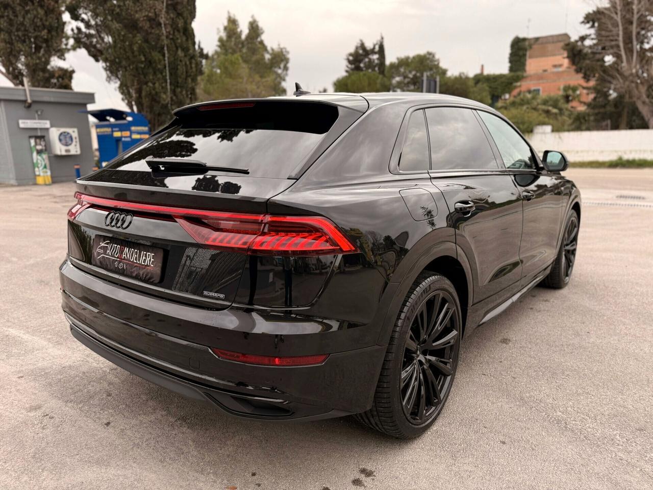 Audi Q8 50 TDI IDENTITY BLACK/23" RSQ8/PELLE/GANCIO TRAINO