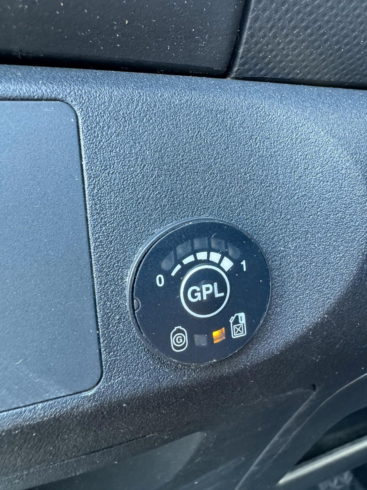 Toyota Yaris 1.0 5 porte Now GPL