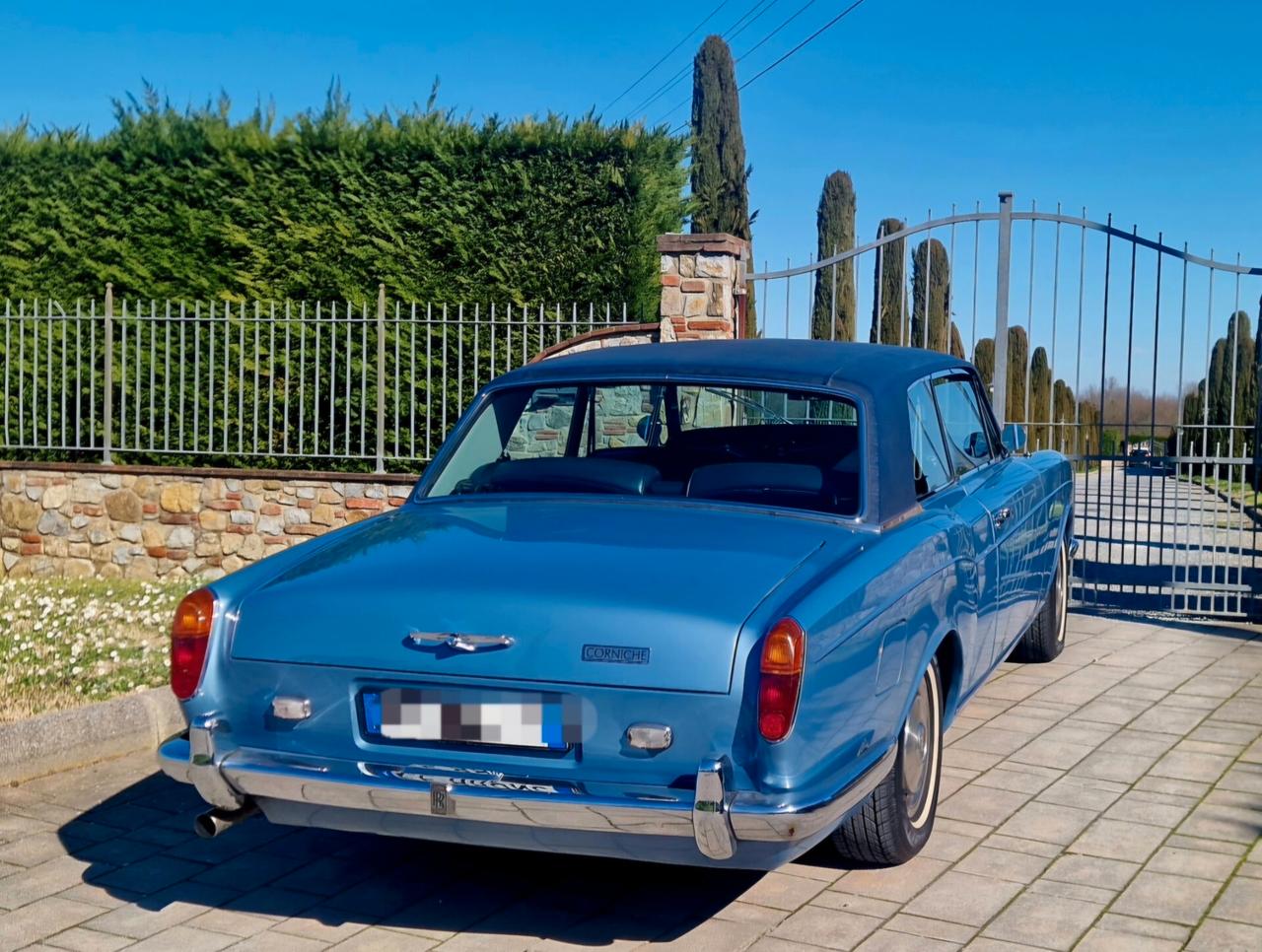 Rolls Royce Corniche Coupe book service