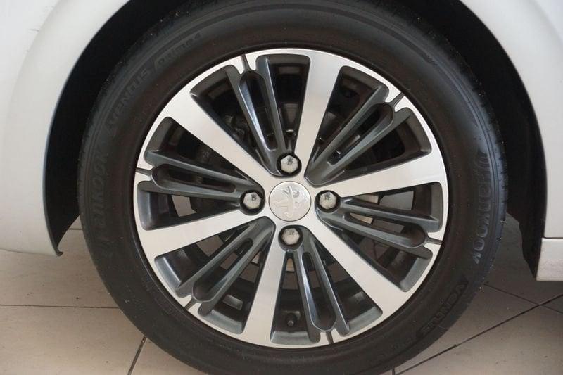 Peugeot 208 PureTech 82 5 porte Allure GPL