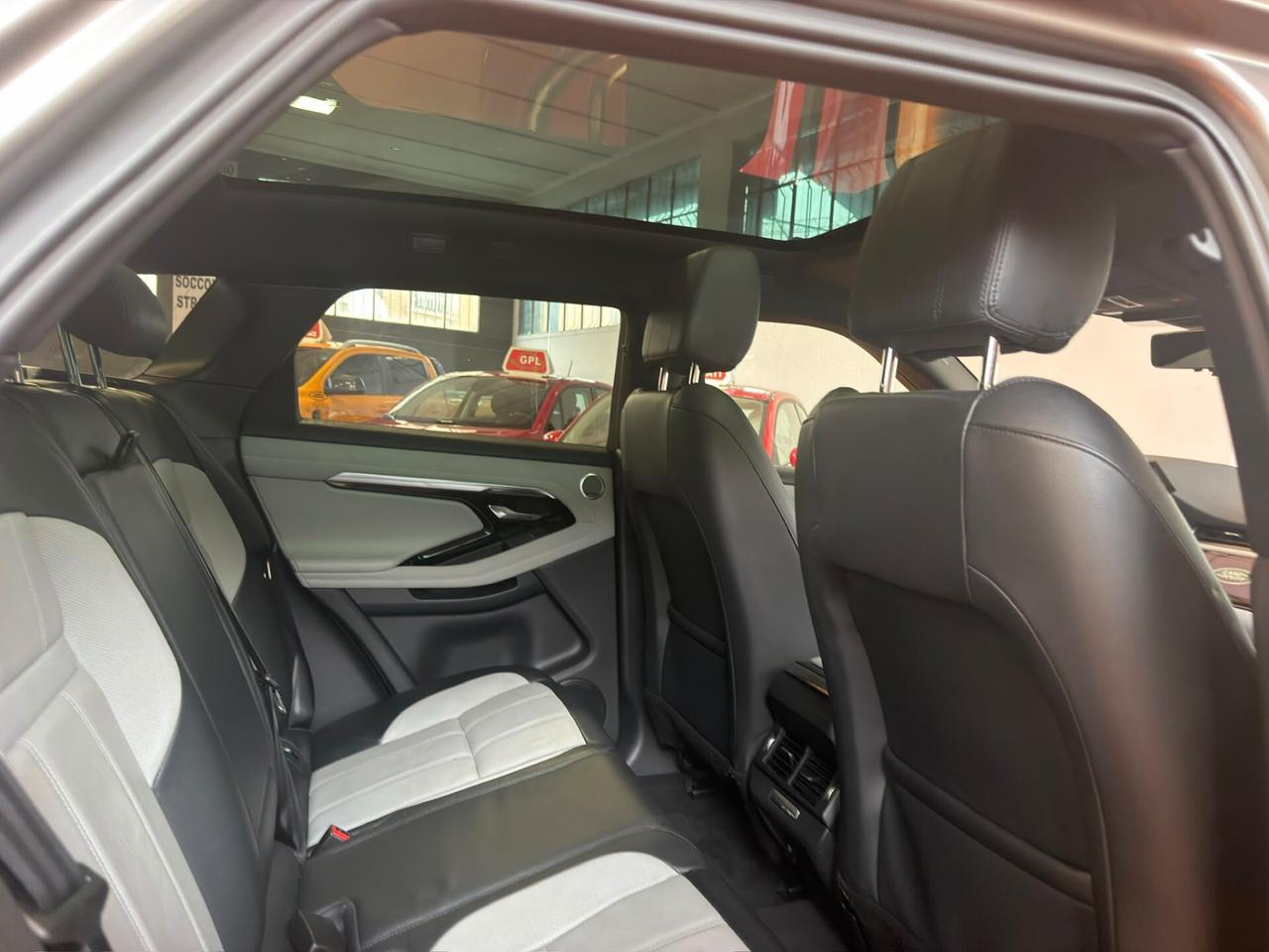 Land Rover Range Evoque 2.0D I4 240 CV AWD Auto R-Dynamic SE