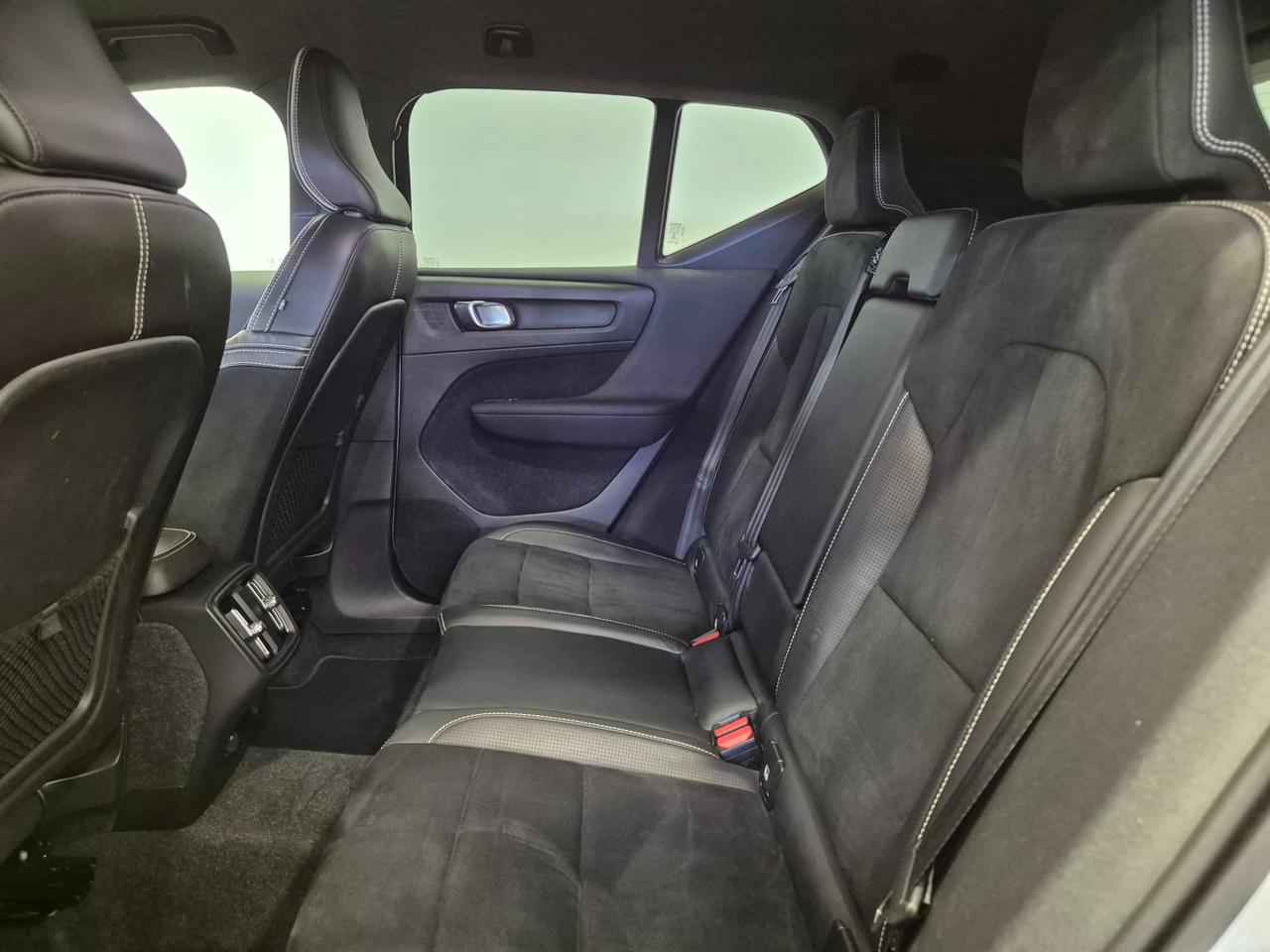 Volvo XC40 2.0 d3 R-design geartronic - UNIPROPRIETARIO - ACC/Lim - Cam