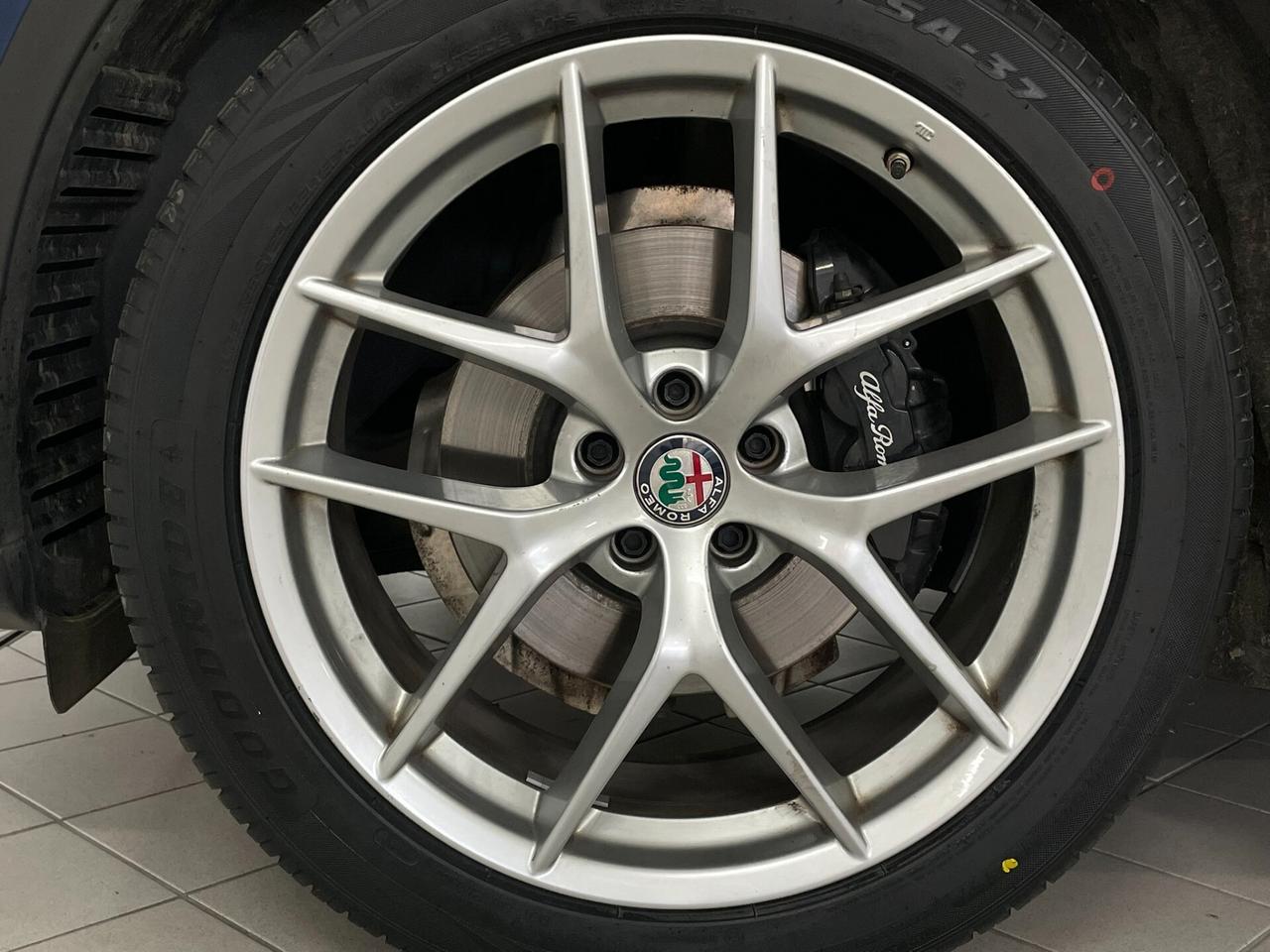 Alfa Romeo Stelvio 2.2 TD 190 CV EXECUTIVE CERCHI 20 PELLE TOTALE GOMME NUOVE RETROCAMERA PADDLE