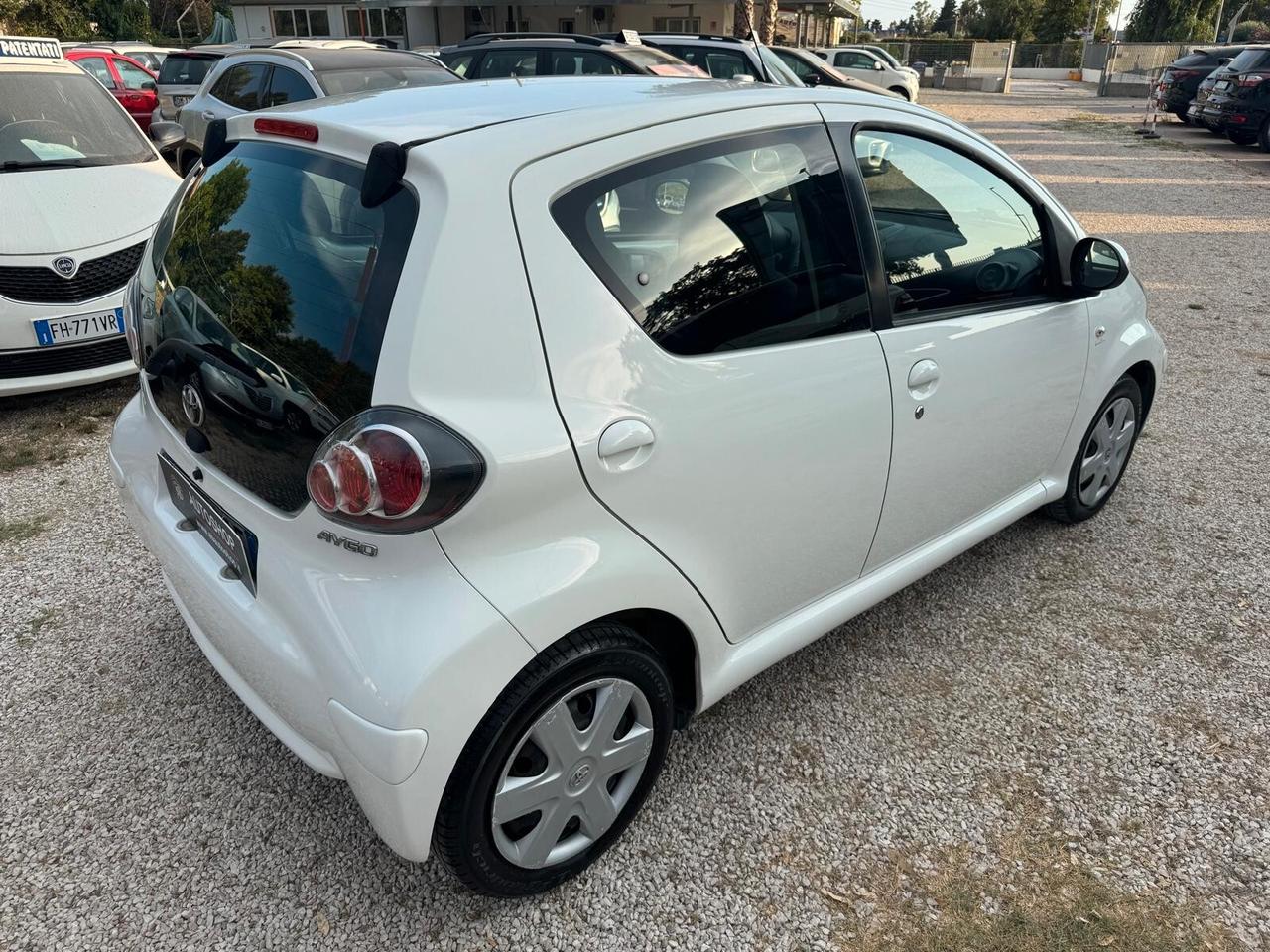 TOYOTA - Aygo - 12V VVT-i 5 porte Deep Ocean Connect - NEOPATENTATI - FINANZIABILE