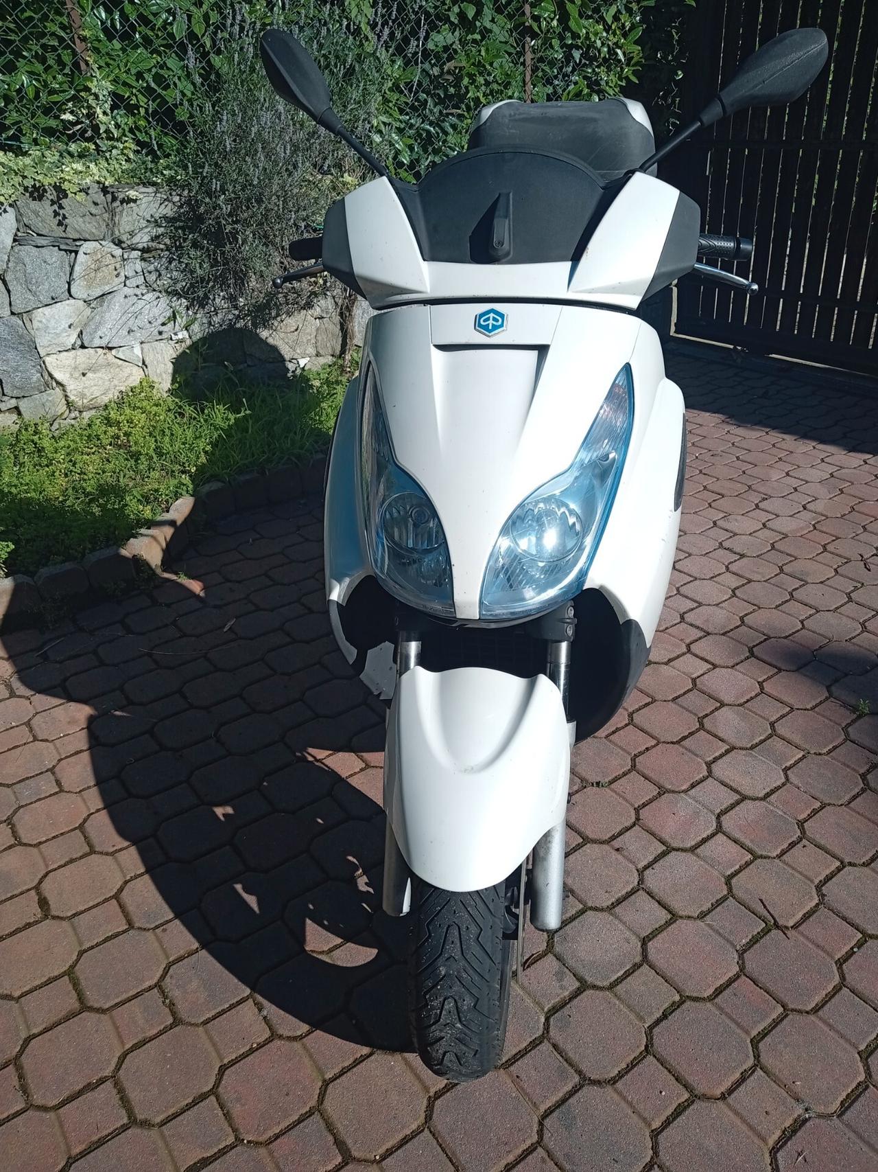 Yamaha X-Max 250 BAULETTO / ANTIFURTO