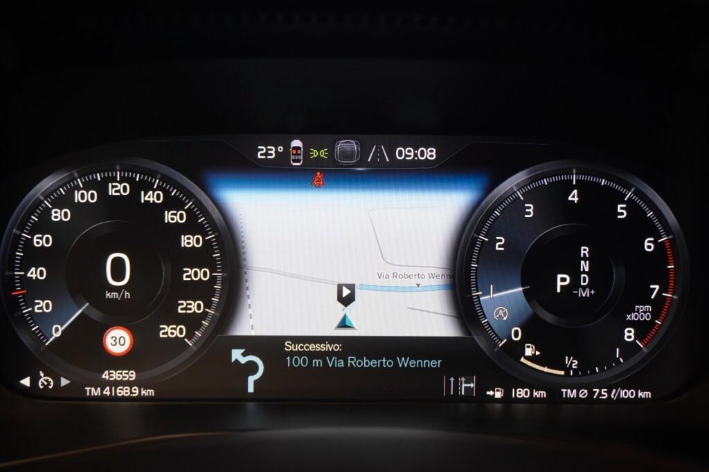 VOLVO XC40 1.5 T2 129CV AUTOM. CORE ( FARI LED - COCKPIT - CRUISE - NAVI - MIRROR - PDC - TELECAMERA POST. - CERCHI 18 )