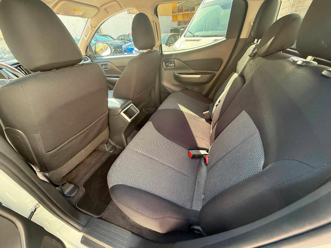 Mitsubishi L200 Cab VI 2019 Mitsubishi L200 d.cab 2.3d Diamond Pack 0 4wd 150cv