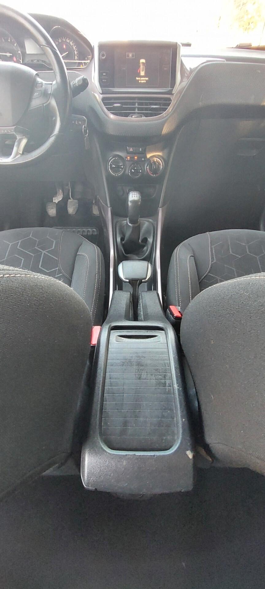 PEUGEOT 2008 1,2 BENZINA GIUDABILE DA NEOPATENTATI TELEFONO NAVIGATORE IMPECCABILE