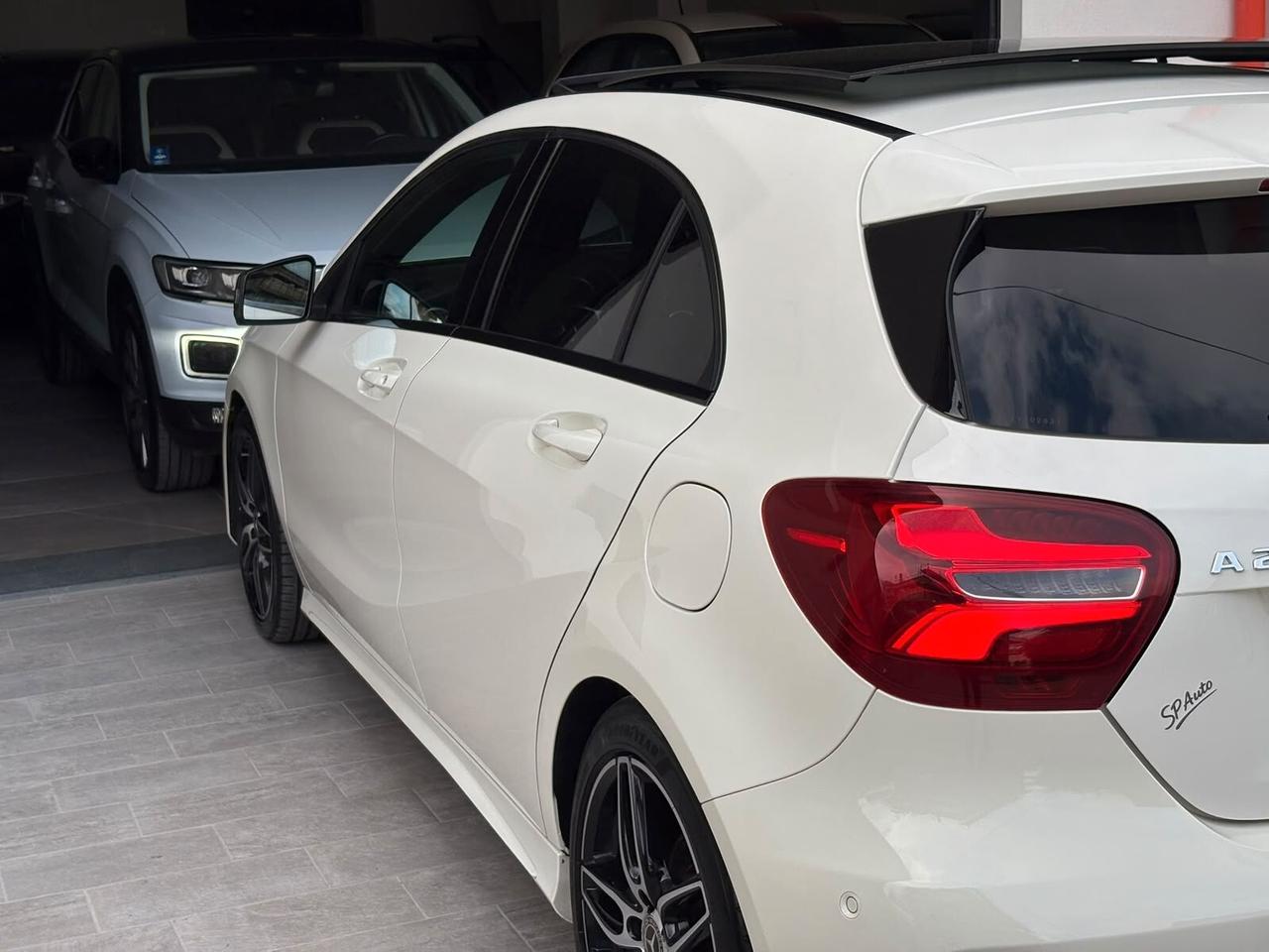Mercedes-benz A 200 d Automatic Premium AMG TETTO PANORAMICO APRIBILE.