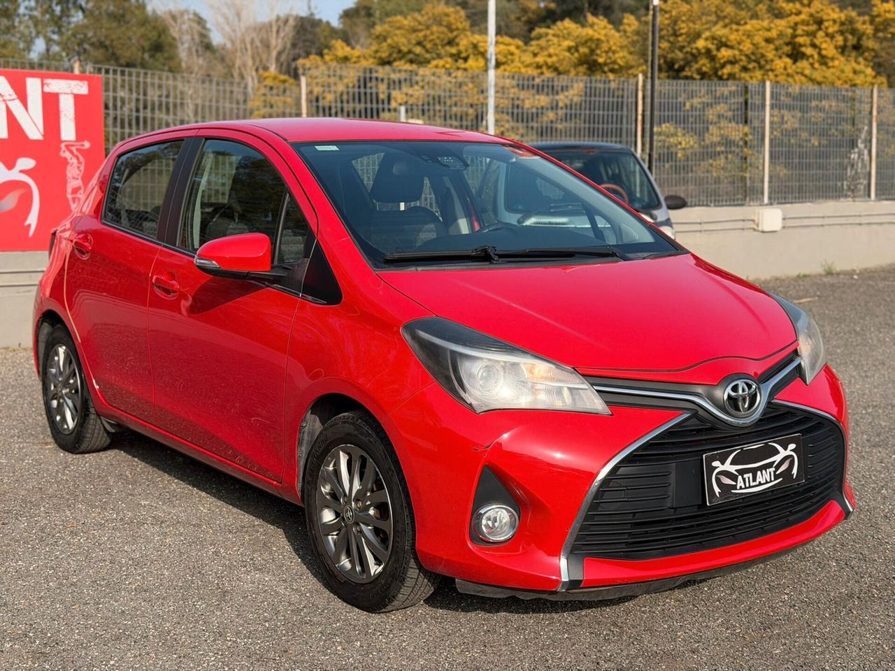 Toyota Yaris 1.3 5 porte trend red edition
