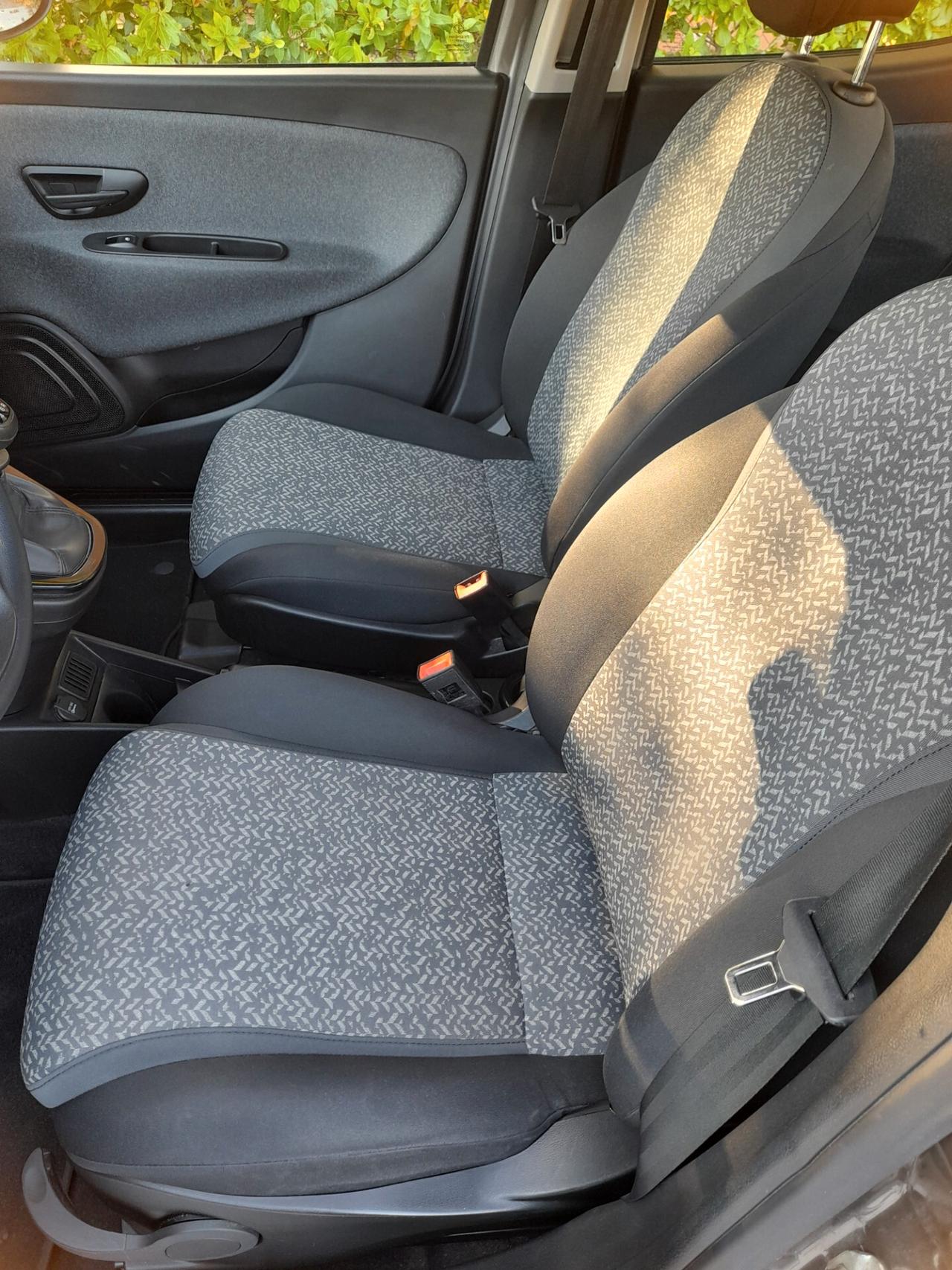 Lancia Ypsilon 1.0 Hybrid Gold
