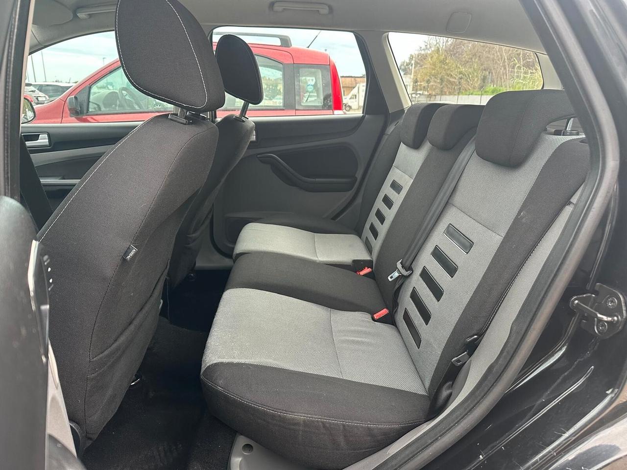 Ford Focus 1.6 (115CV) 5p. Bz.- GPL Titanium