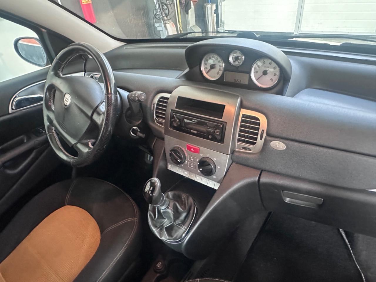 Lancia Ypsilon 1.2 Platino
