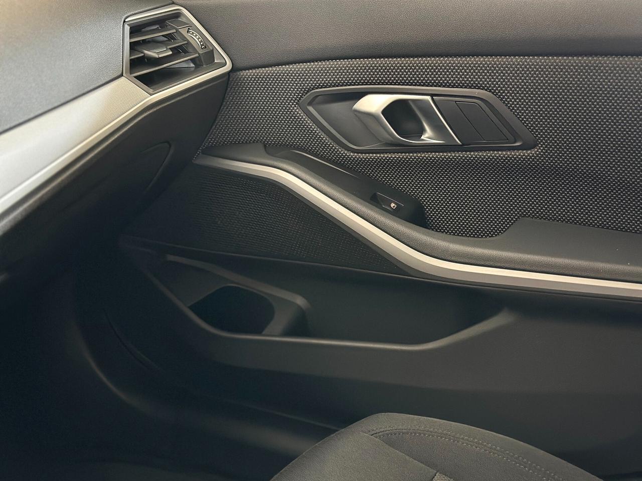 BMW 318 d Touring MHEV Business Advantage auto