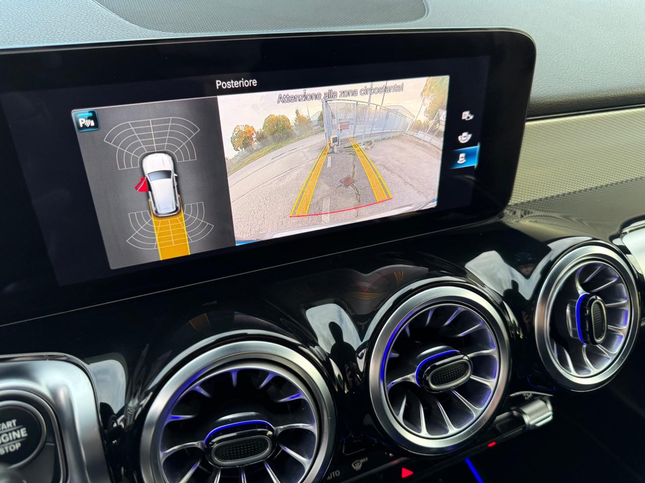 MERCEDES GLB 180d Sport - Luci Ambient Navi 18