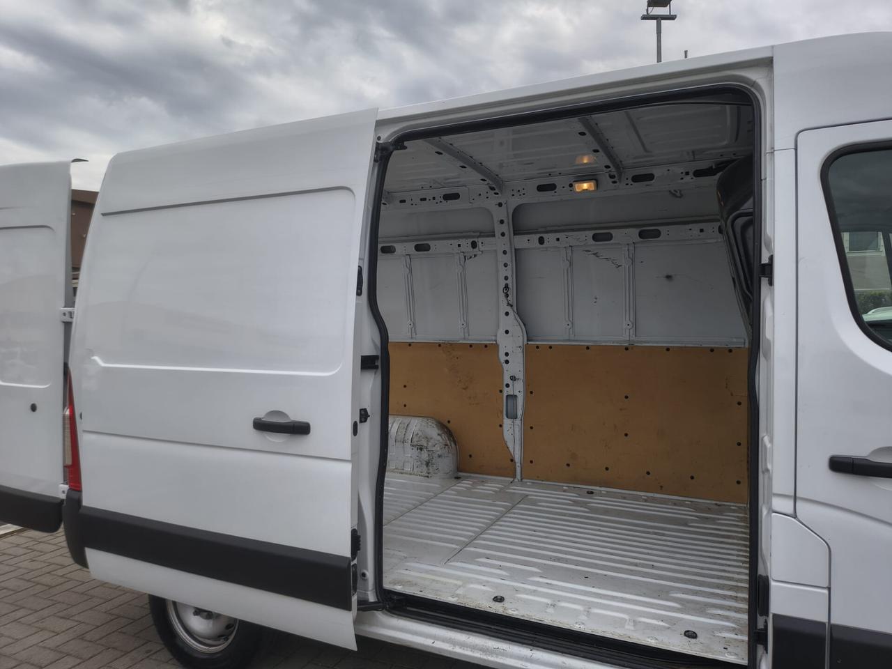 Nissan Interstar L2H2 2.3 dCi /DIESEL 135CV *TETTO MEDIO PASSO MEDIO*