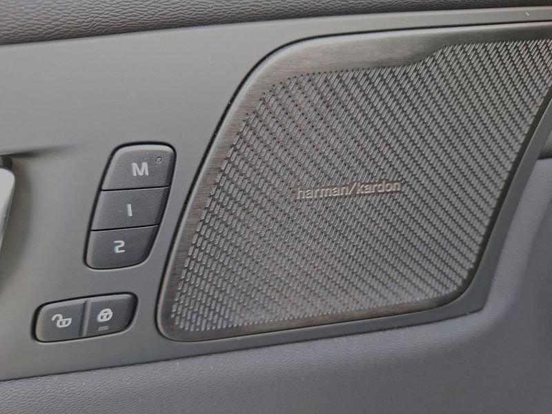 Volvo XC60 B4 197+12 CV Automatica Mild Hybrid Plus Dark