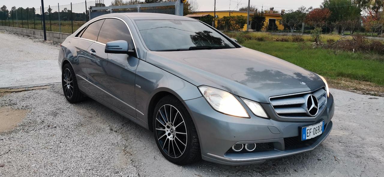 Mercedes-benz E 220 CDI Coupé BlueEFFICIENCY Executive