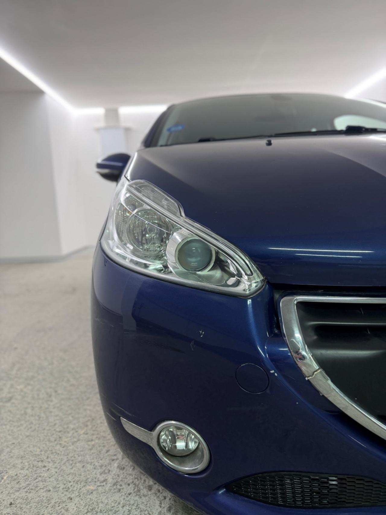 PEUGEOT 208 (anno 2015)