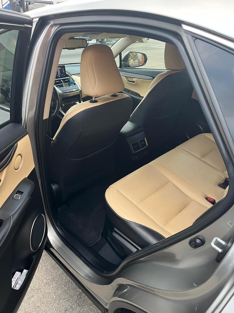 Lexus NX 300h Hybrid 4WD Luxury