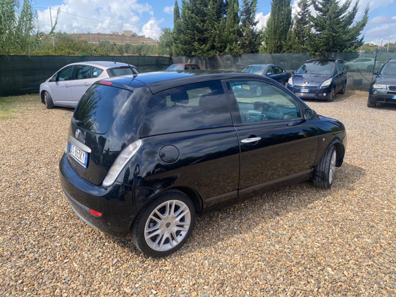 Lancia Ypsilon 1.3 MJT 75 CV Platino