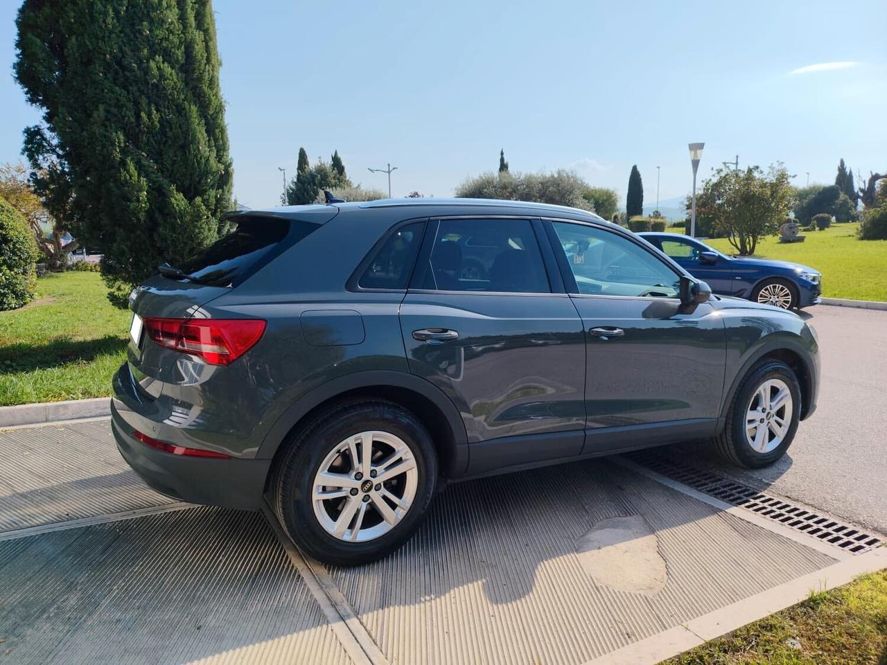 Audi Q3 35 TDI quattro S tronic Business