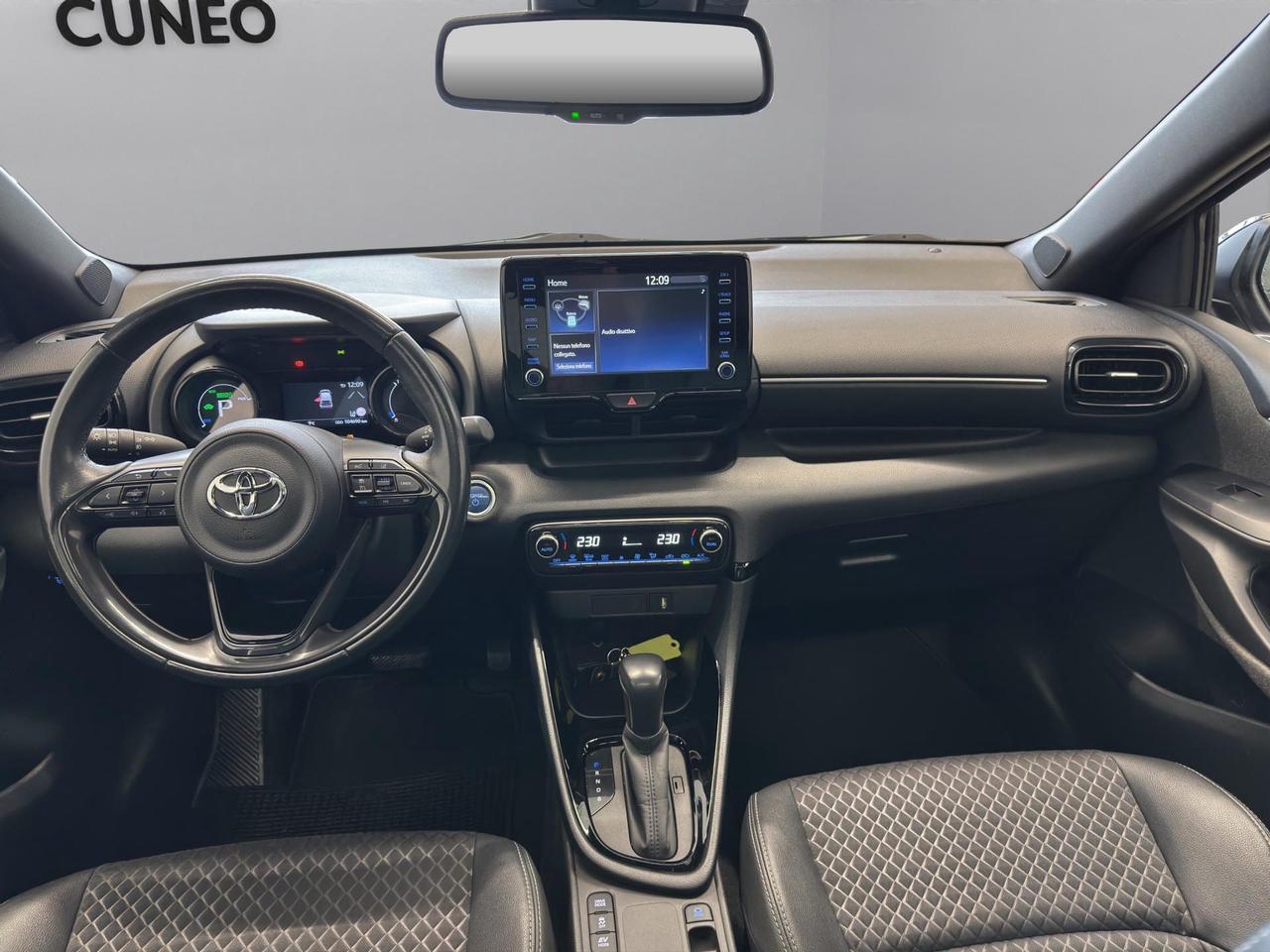 Toyota Yaris 1.5h Lounge