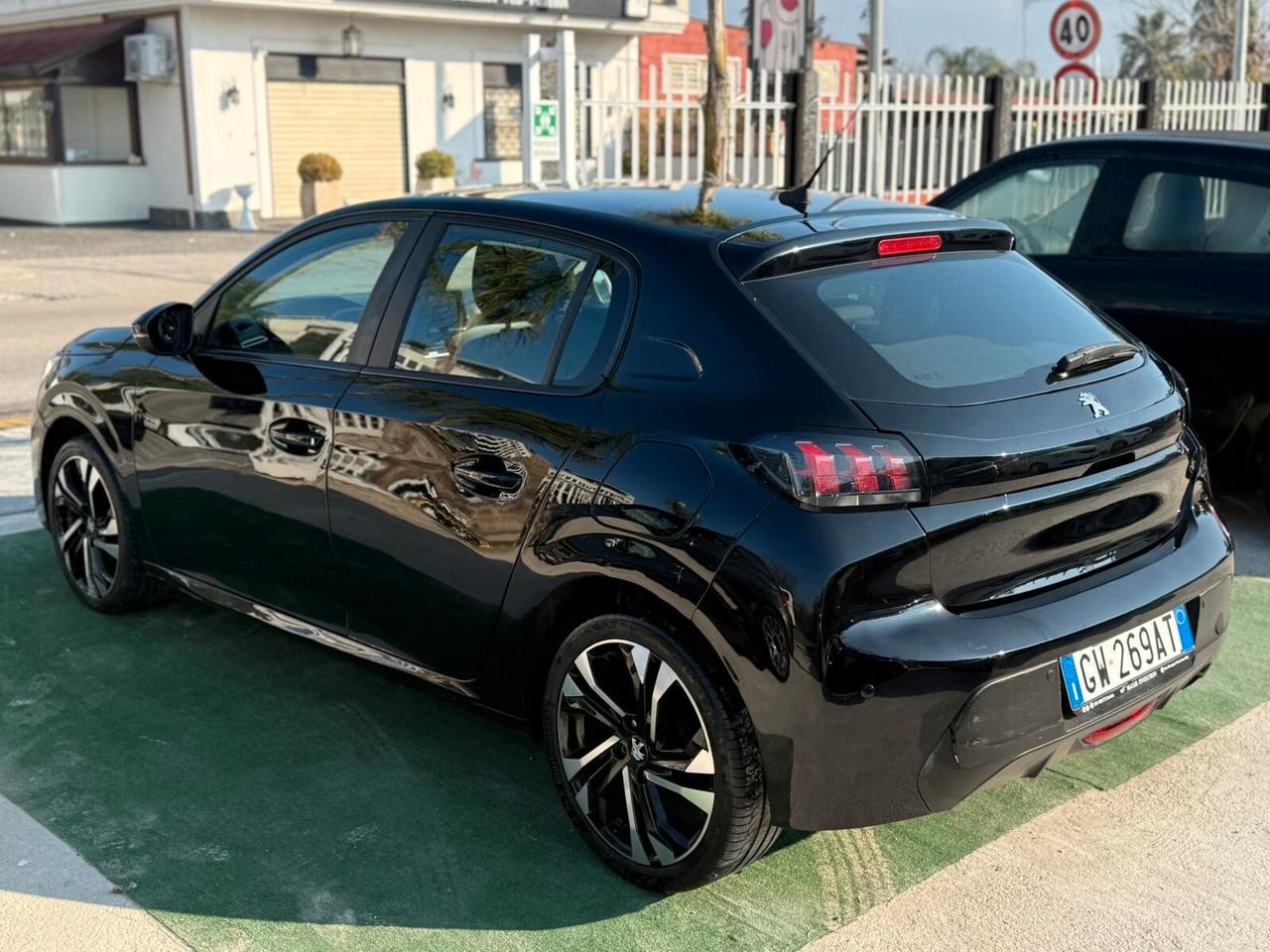 Peugeot 208 1,2 benz 2020