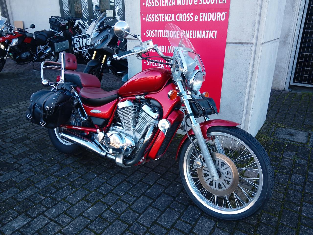 Suzuki VS 600 intruder