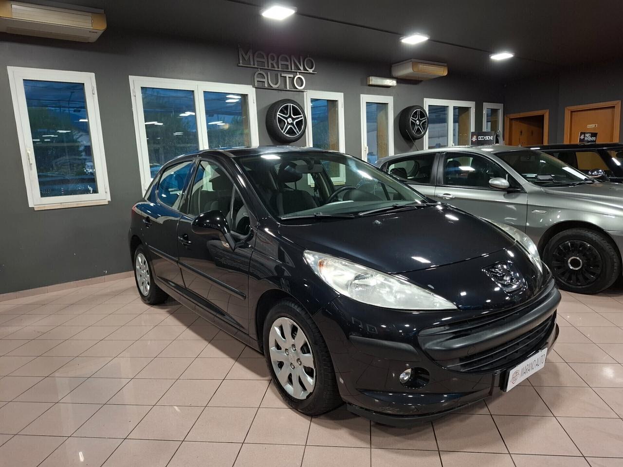Peugeot 207 1.4 benzina Neopatentato