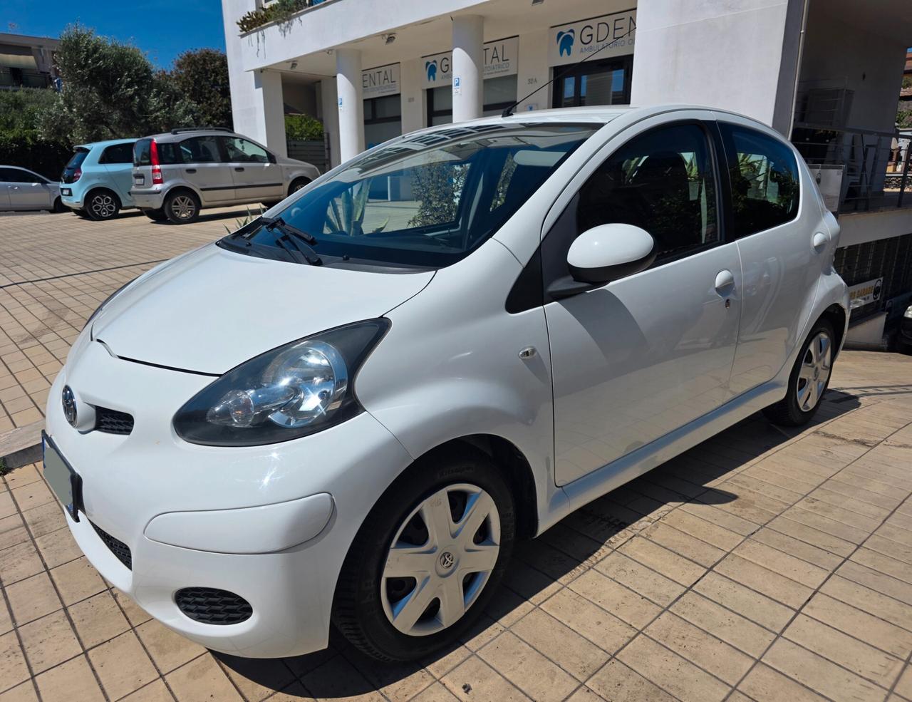Toyota Aygo 1.0 12V VVT-i 5 porte Sol Connect MMT