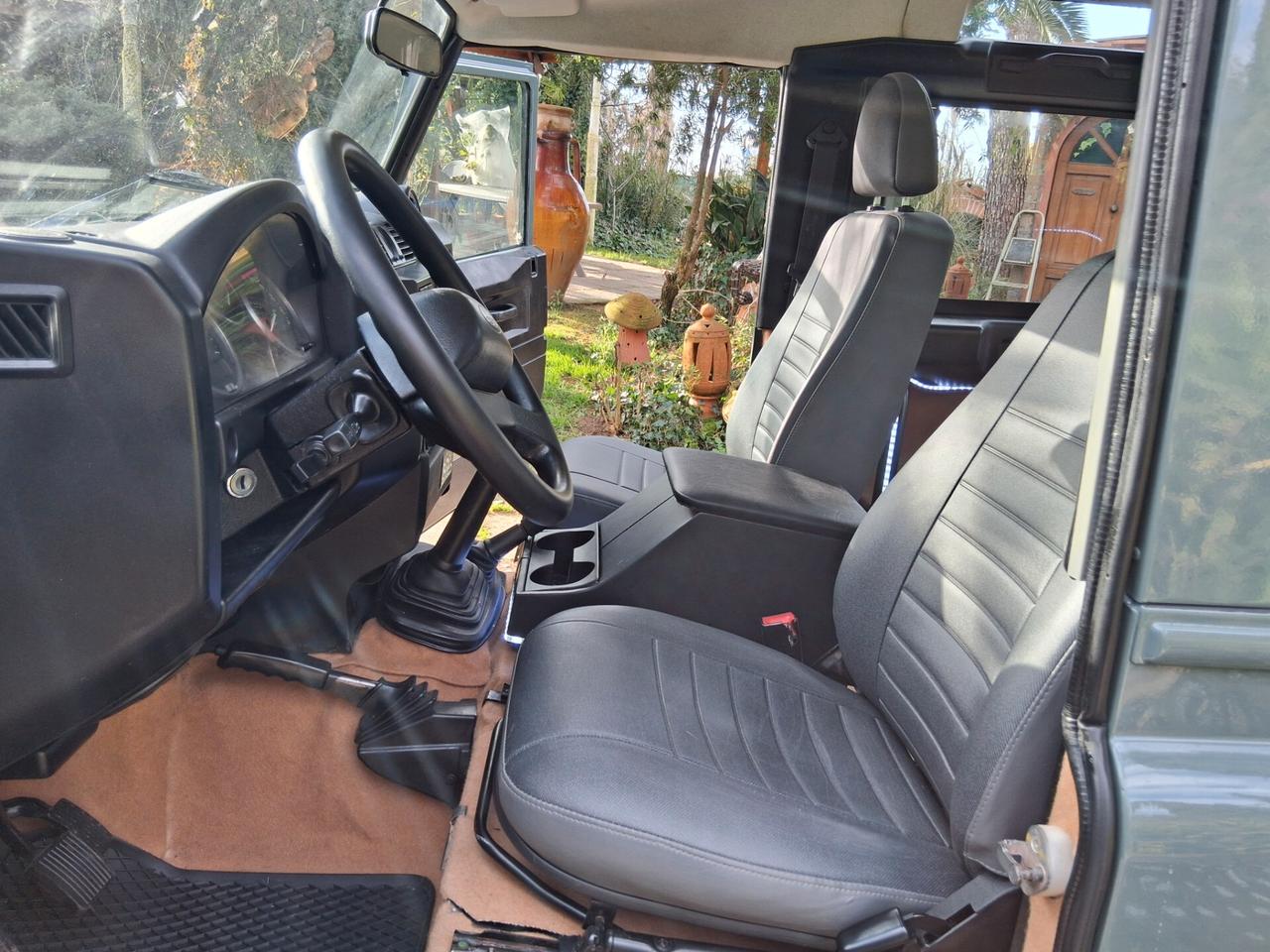 Land Rover Defender 90 2.4 TD4 Station Wagon SE