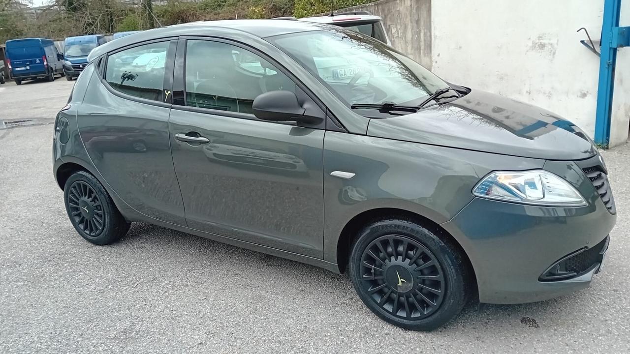 Lancia ypslon 1.2 gpl-full/opt-km 90000-2015