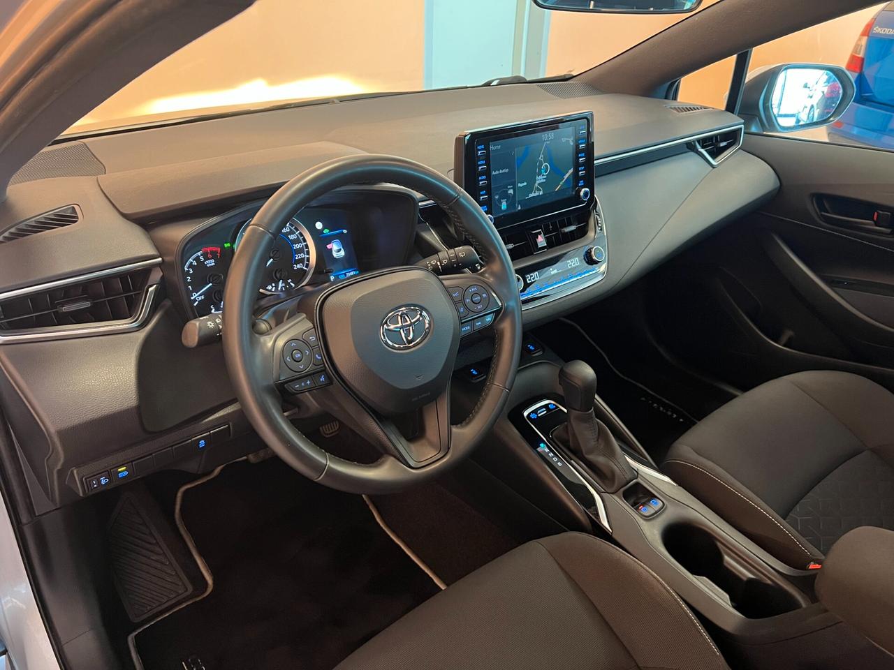 Toyota Corolla 1.8 Hybrid Business