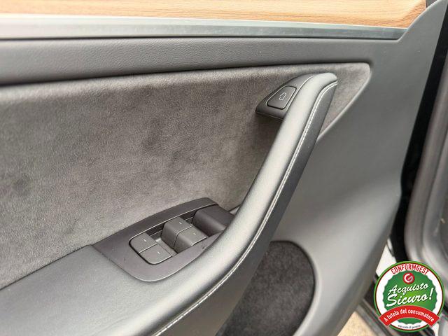 TESLA Model Y Performance AWD IN ARRRIVO