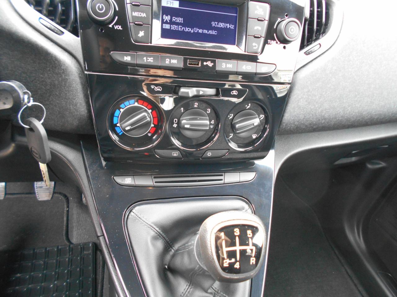 Lancia Ypsilon 1.2 69 CV 5 porte GPL Ecochic Elefantino Blu