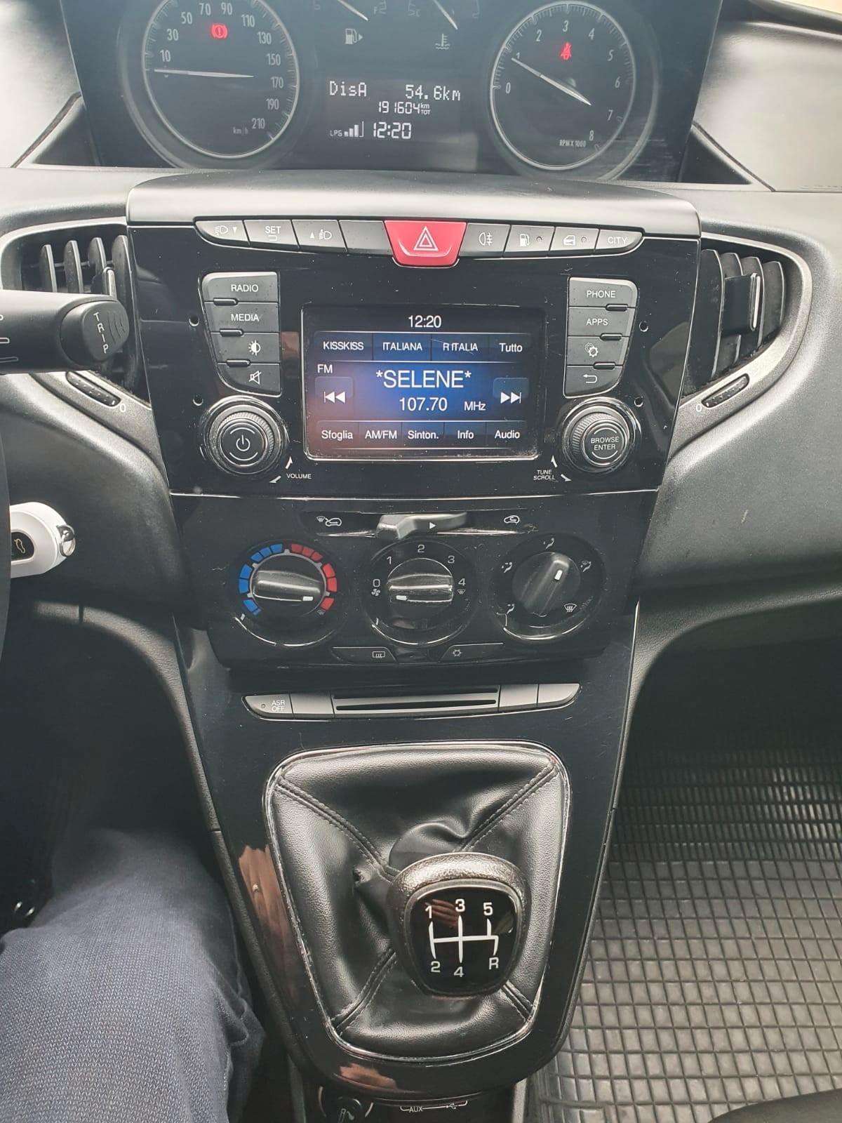 Lancia Ypsilon 1.2 69 CV 5 porte GPL Ecochic Silver