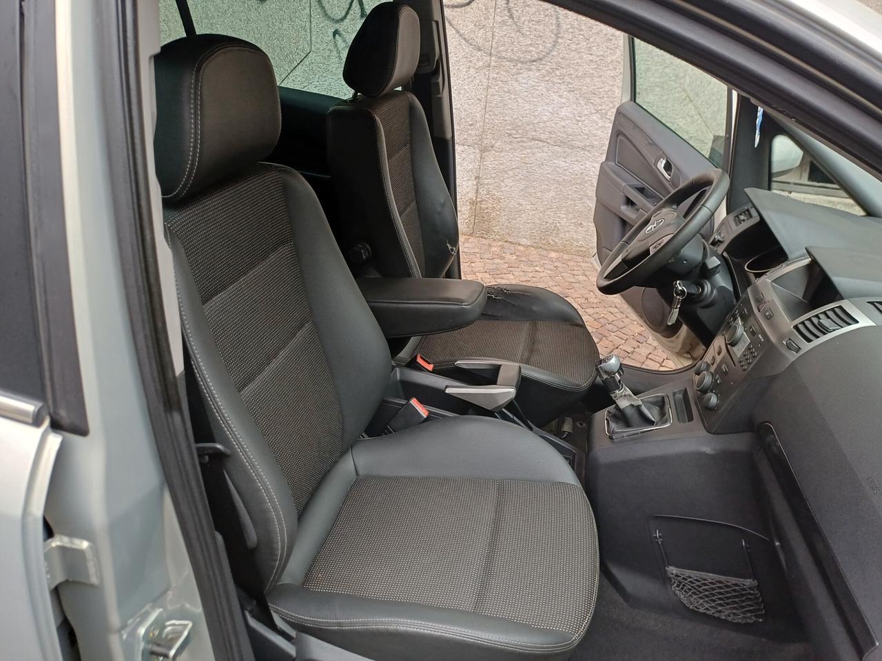 Opel Zafira 1.9 7 POSTI