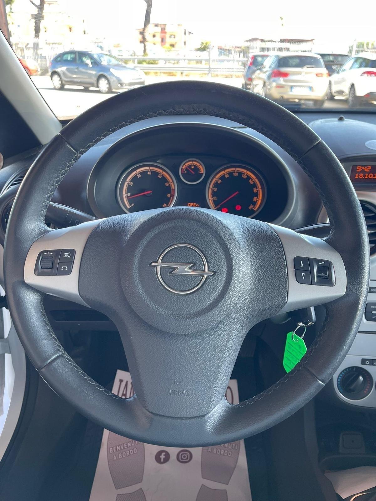 Opel Corsa 1.2 5 porte Cosmo