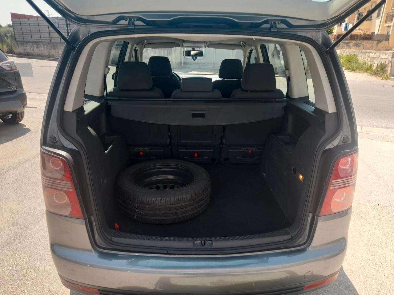 Volkswagen Touran 1.9cc diesel(PRIVATO)-2007