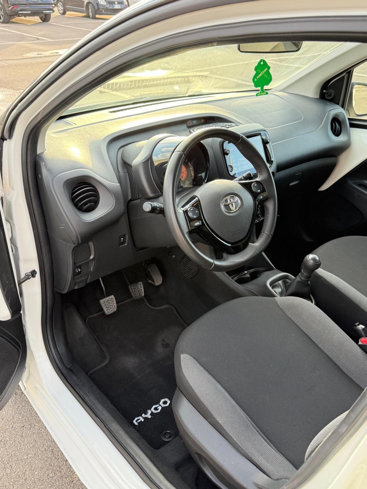 Toyota Aygo 1.0 VVT-i 69 CV 5 porte x-business