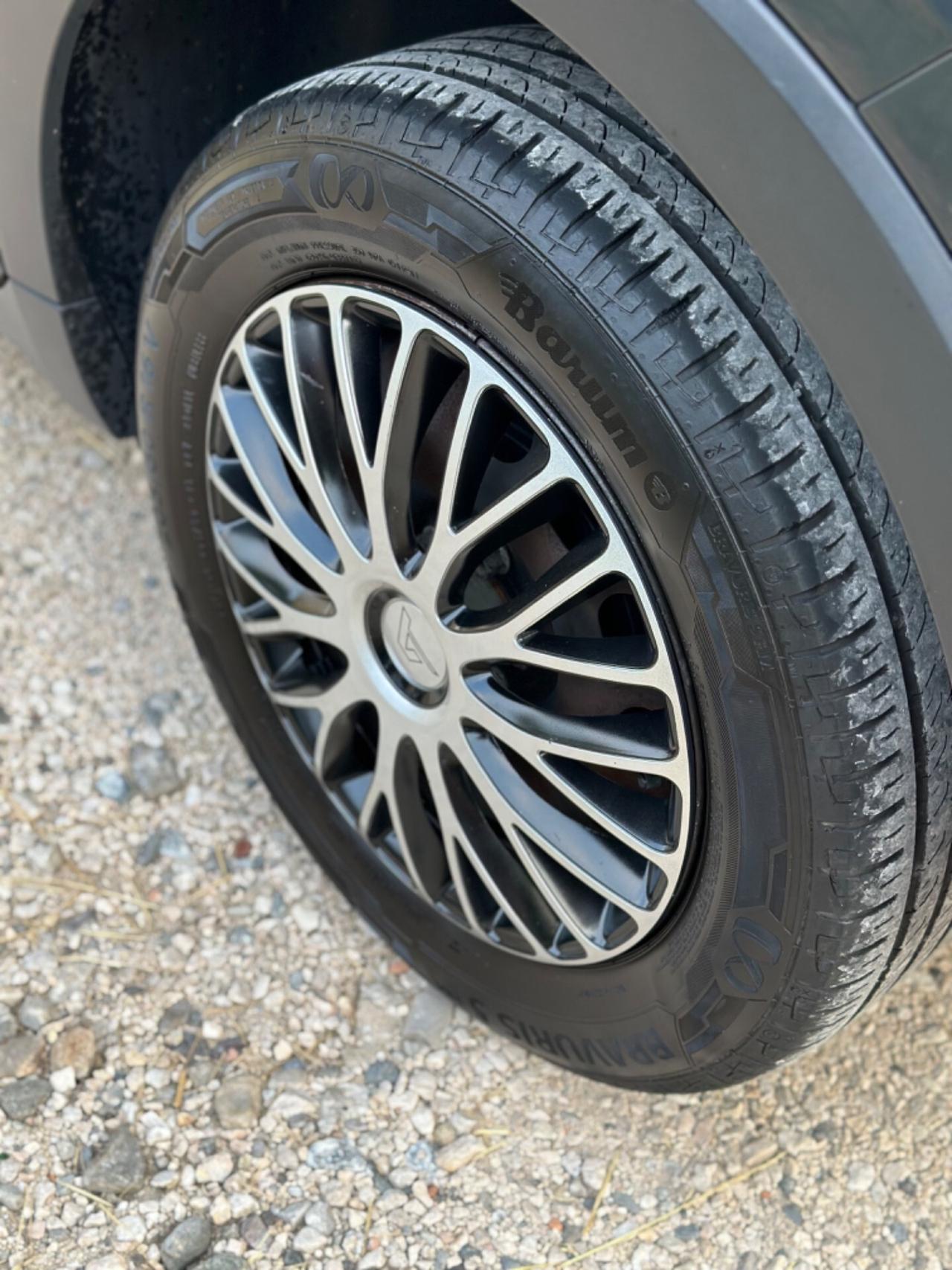 Volkswagen T-CROSS 1.6 TDI STYLE EURO6B LANEASS FRONTASS
