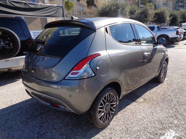 LANCIA Ypsilon 1000 HYBRID PLATINO 70CV CAM CARPLAY CERCHI ITALIA