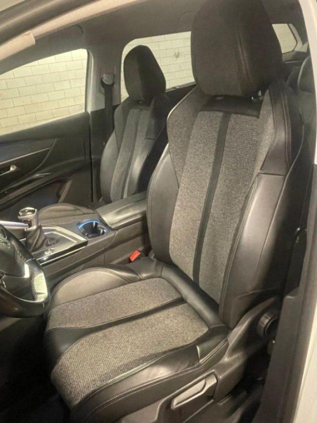 PEUGEOT 5008 BlueHDi 130 S&S Allure